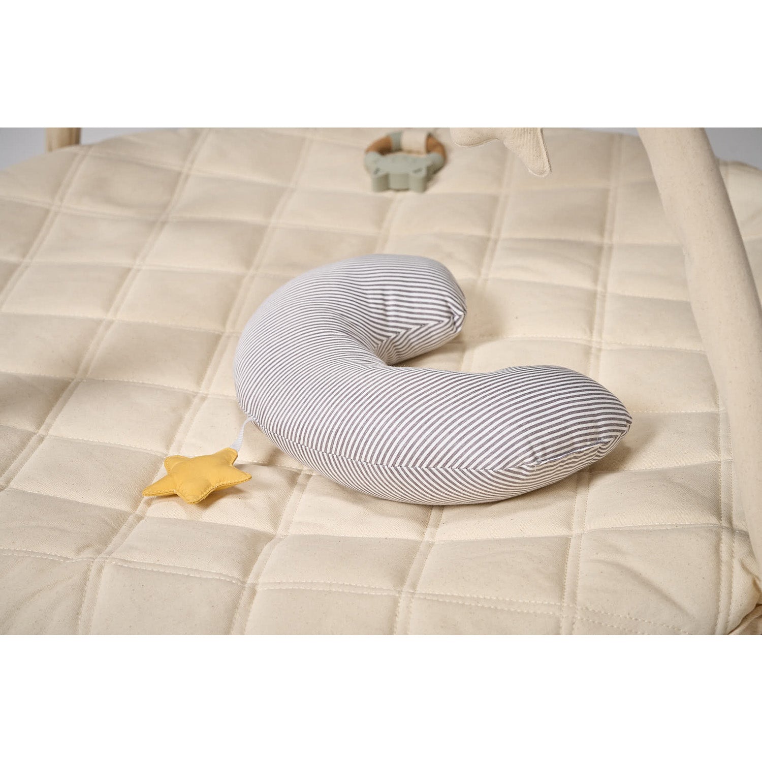 Tummy time pillow of the MiniDream play mat.