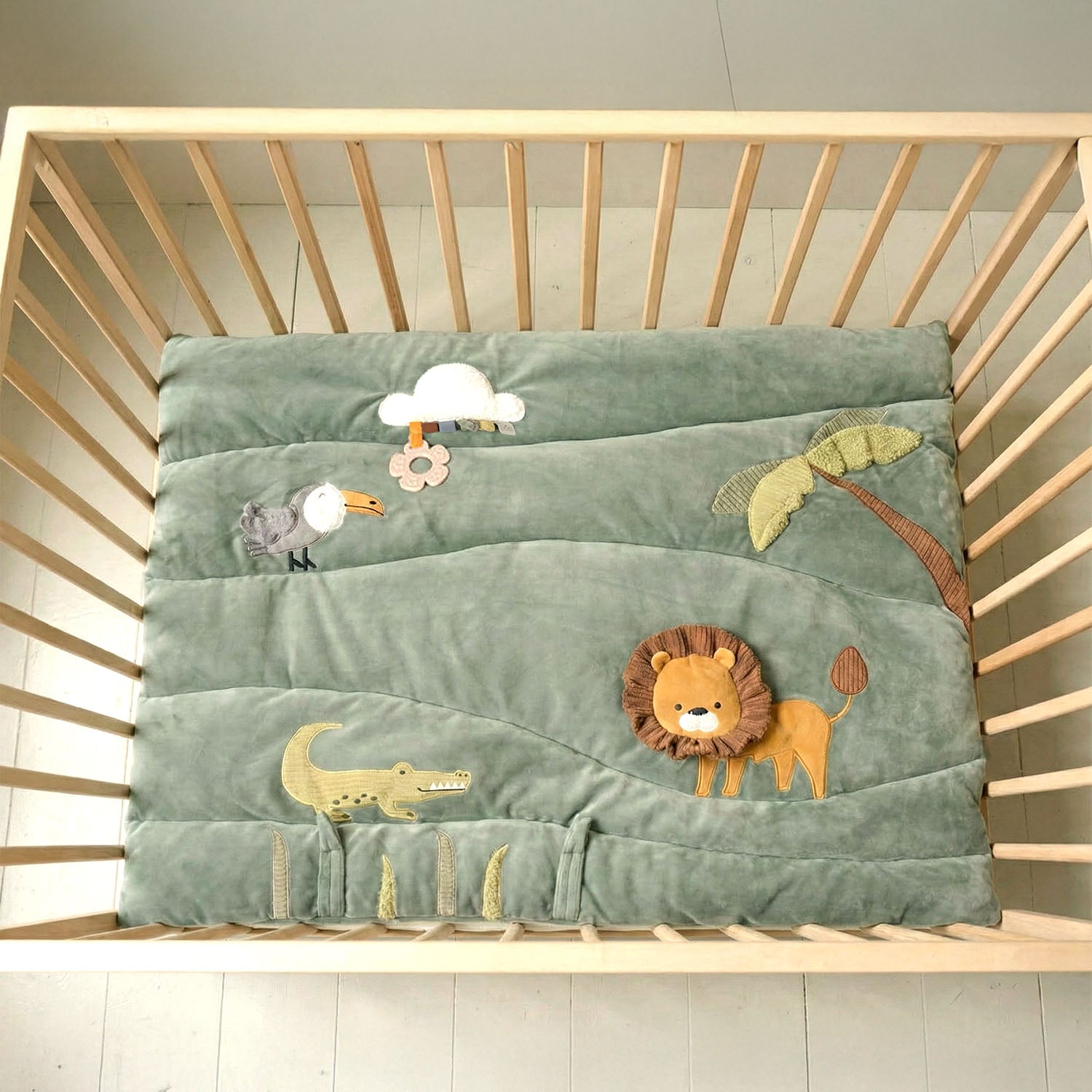 MiniDream activity gym and playpen mat can be use on playpen.
